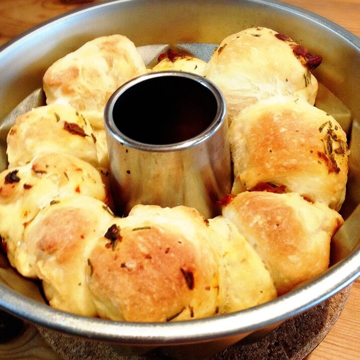 Pull apart garlic bread